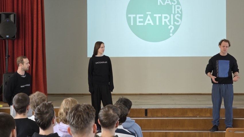 Latvijas Nacionālā teātra aktieris Uldis Siliņš, Madara Reijere un Kārlis Reijers